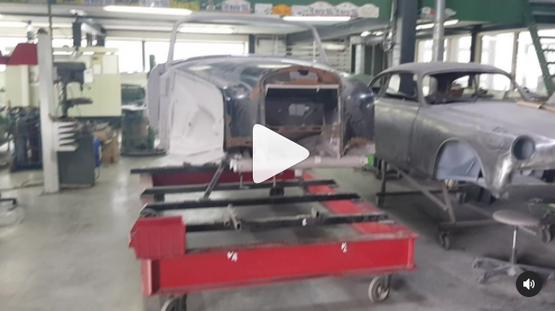 Mercedes 220SL instagram Dit is een screenshot van de thumbnail van deze instagram post