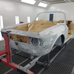 08 alfaromeogtc body klaar voor epoxyprimer grondverf.jpg