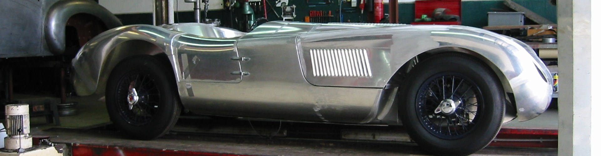 Jaguar C-Type Replica: Ambachtelijk Meesterschap op Originele Mallen -oud