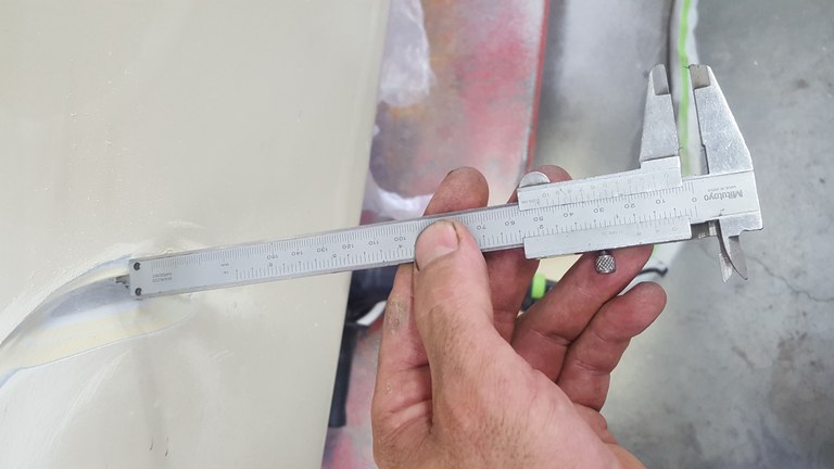 Dikke laag plamuur ontdekt op de carrosserie van Jaguar XK120 (660017)