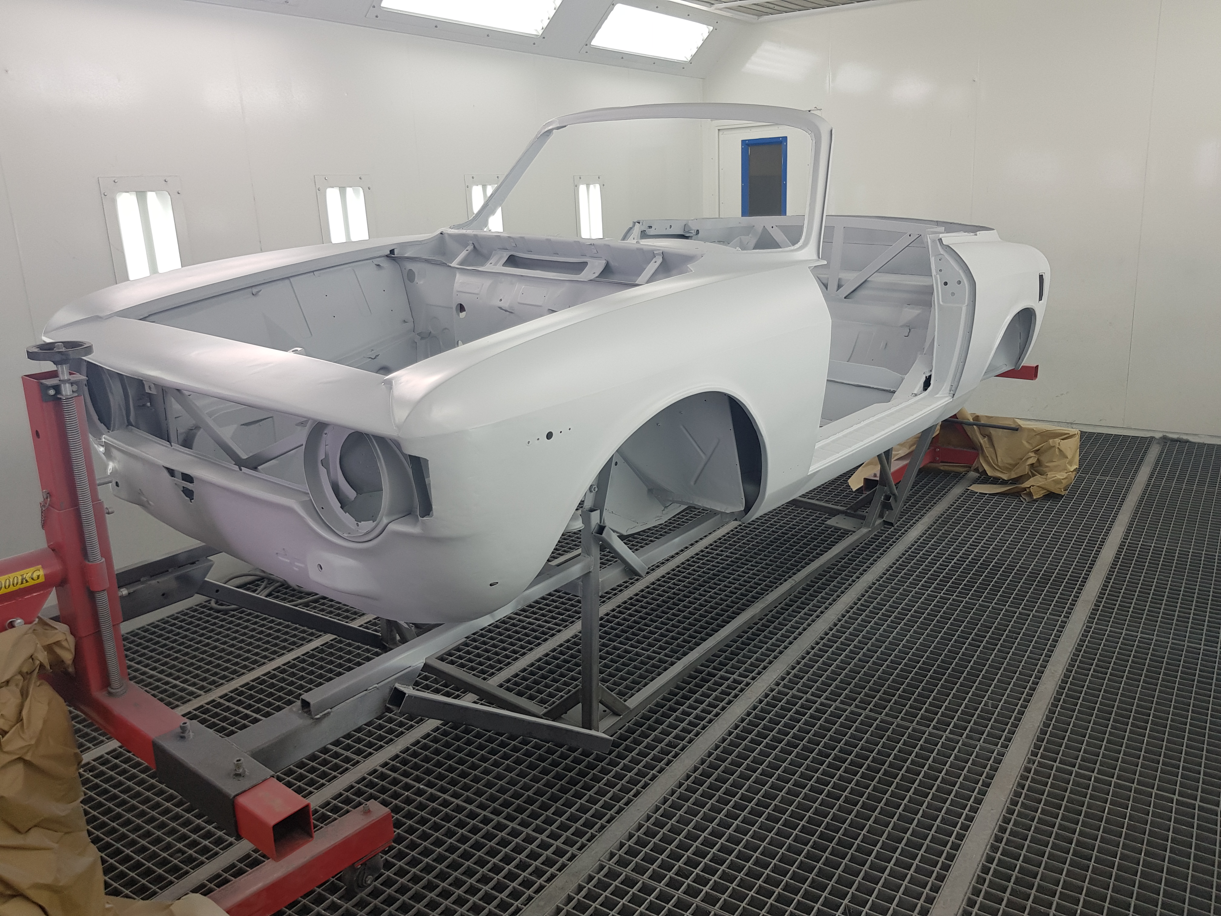 07 alfaromeogtc body in epoxyprimer.jpg