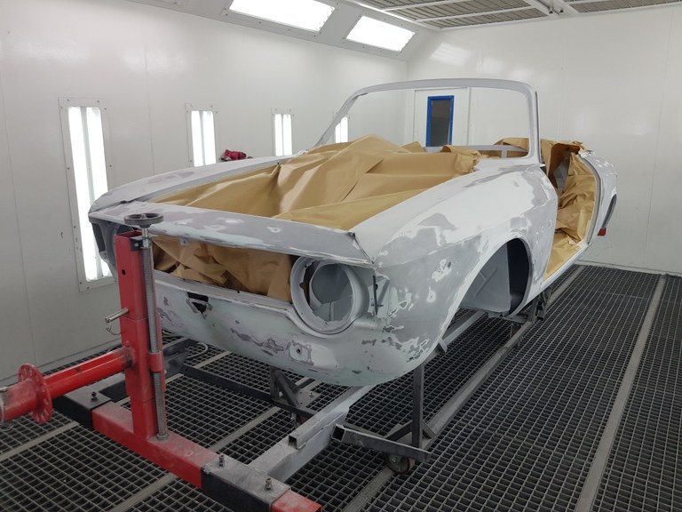 08 alfaromeogtc body klaar voor epoxyprimer grondverf.jpg